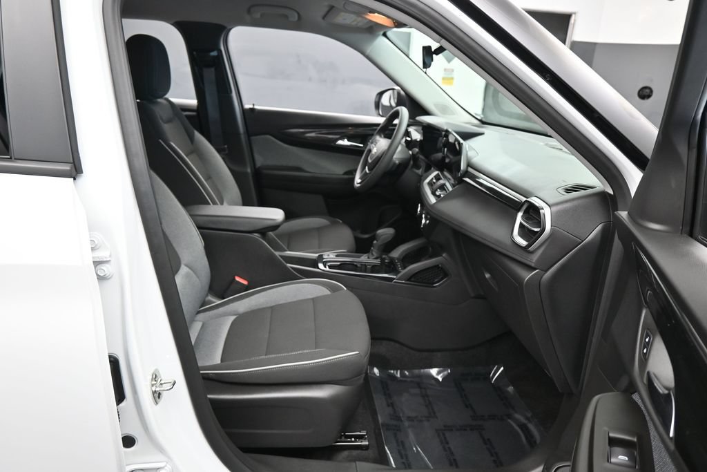 Used 2026 Chevrolet TrailBlazer LS FWD image 38