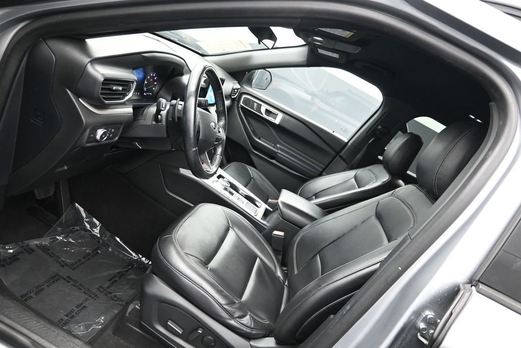 Used 2020 Ford Explorer XLT w/ Equipment Group 202A RWD image 10