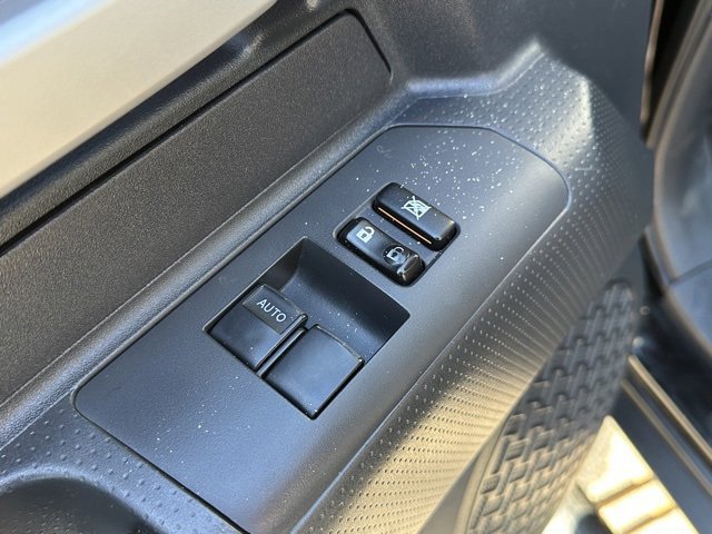 Used 2014 Toyota FJ Cruiser 4WD w/ Convenience Package image 11