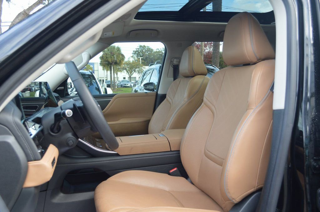 Certified 2025 INFINITI QX80 Luxe image 5