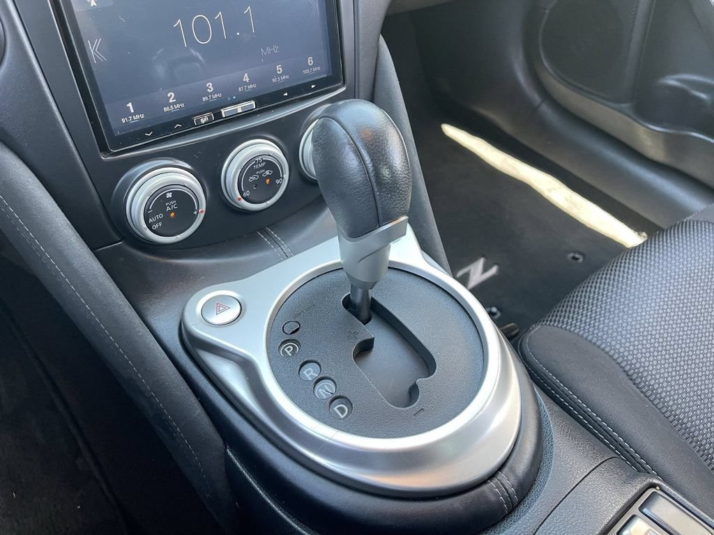 Used 2018 Nissan 370Z Roadster RWD image 19