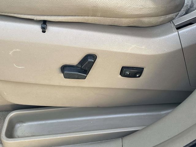 Used 2013 Chrysler Town & Country Touring image 12