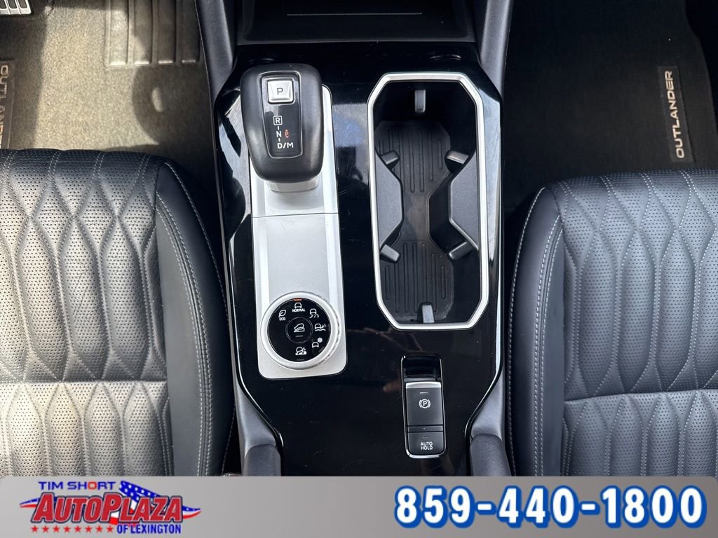 Used 2025 Mitsubishi Outlander AWD image 27