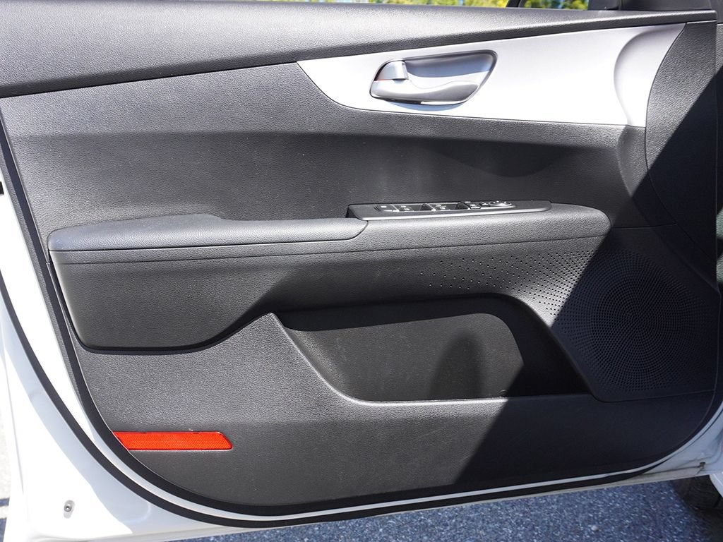 Used 2023 Kia Forte LXS w/ LXS Technology Package FWD image 18