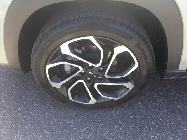 Used 2025 Chevrolet Trax RS w/ Driver Confidence Package image 9