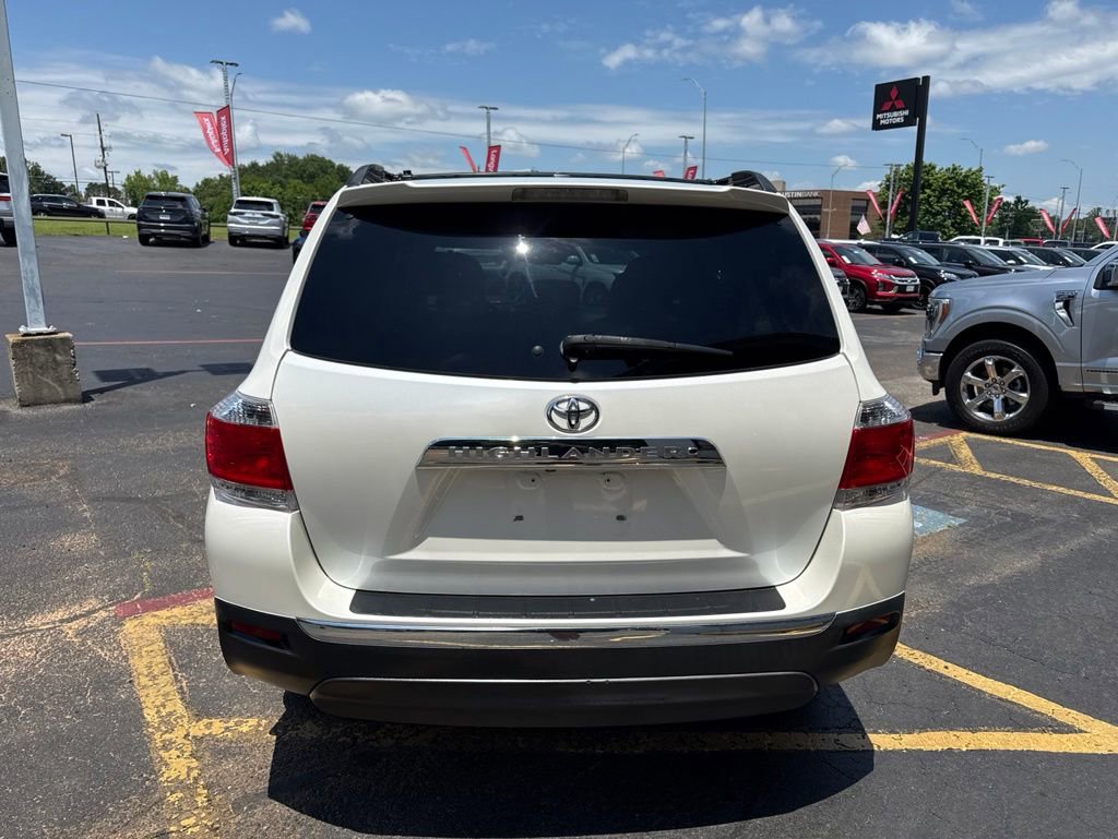 Used 2012 Toyota Highlander SE w/ Tow Pkg FWD image 6