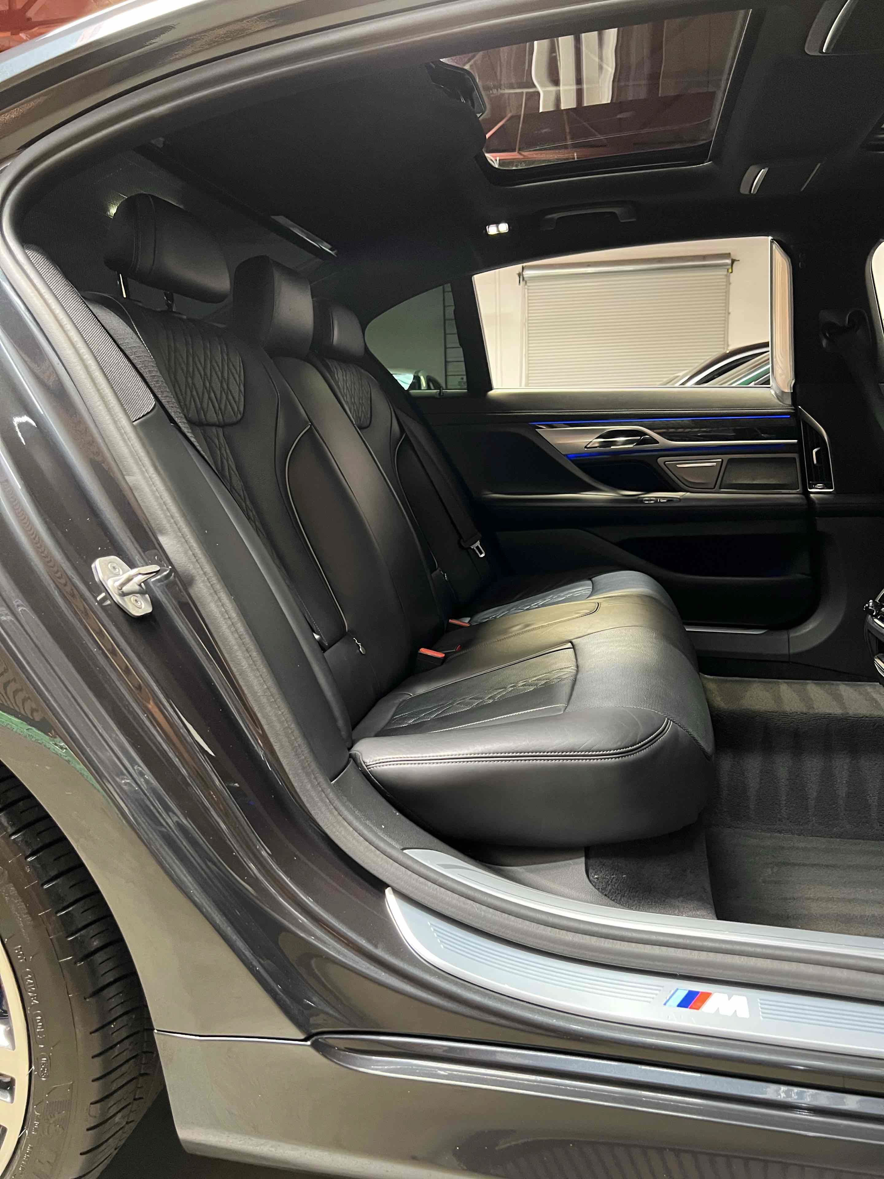 Used 2018 BMW 750i RWD image 38