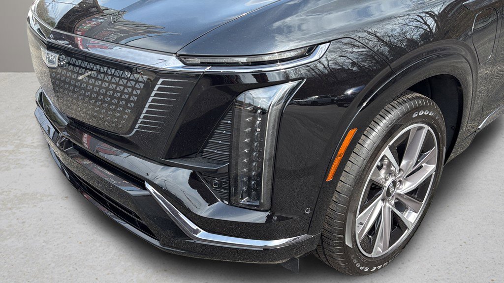Certified 2026 Cadillac Vistiq Sport w/ LPO, Floor Liner Package image 9
