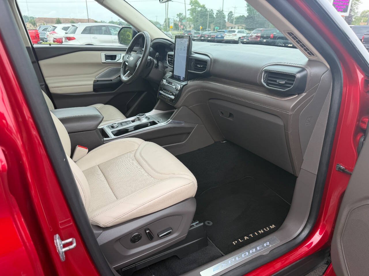 Used 2020 Ford Explorer Platinum w/ Premium Technology Package AWD/4WD image 17