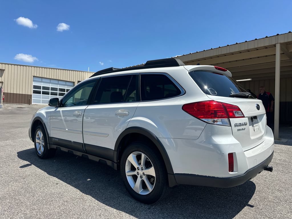 Used 2014 Subaru Outback 2.5i Limited w/ Accessory Value Package (OYT) AWD/4WD image 4