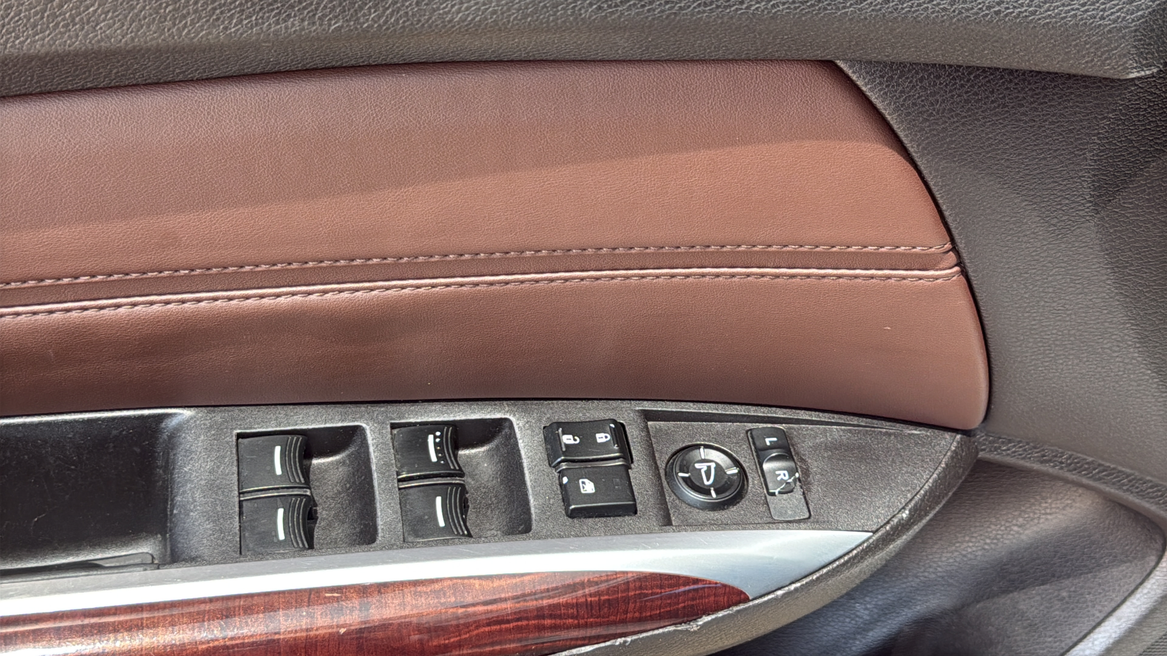 Used 2017 Acura TLX FWD image 12