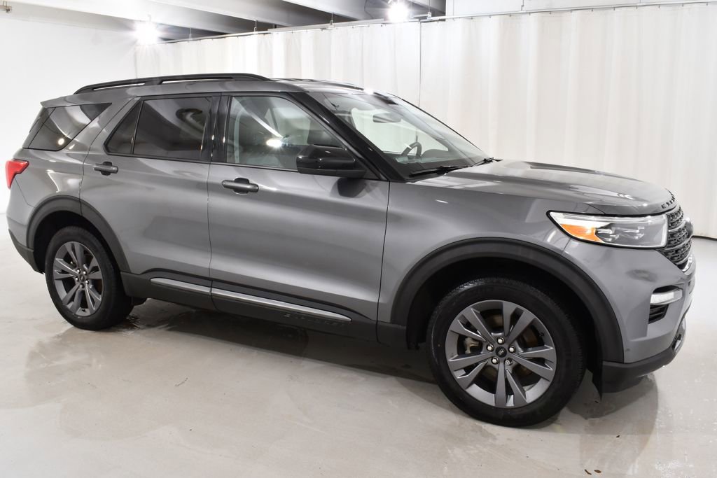 Used 2023 Ford Explorer XLT w/ Equipment Group 202A image 5