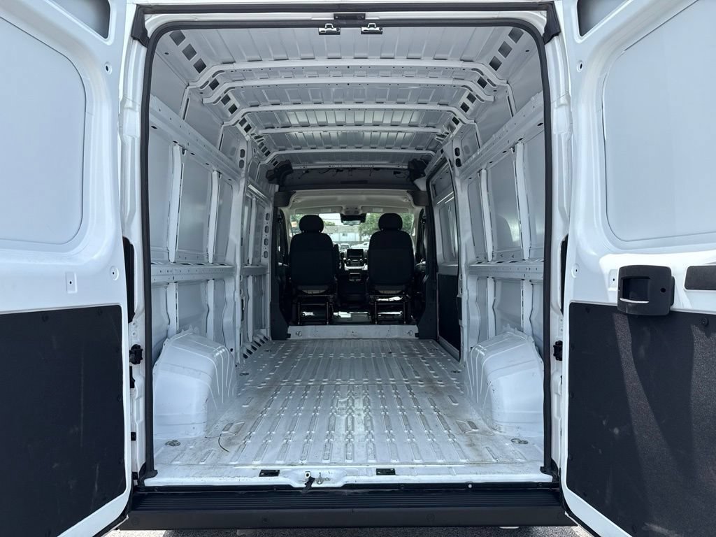 Used 2026 RAM ProMaster 2500 w/ Safety Group FWD image 9