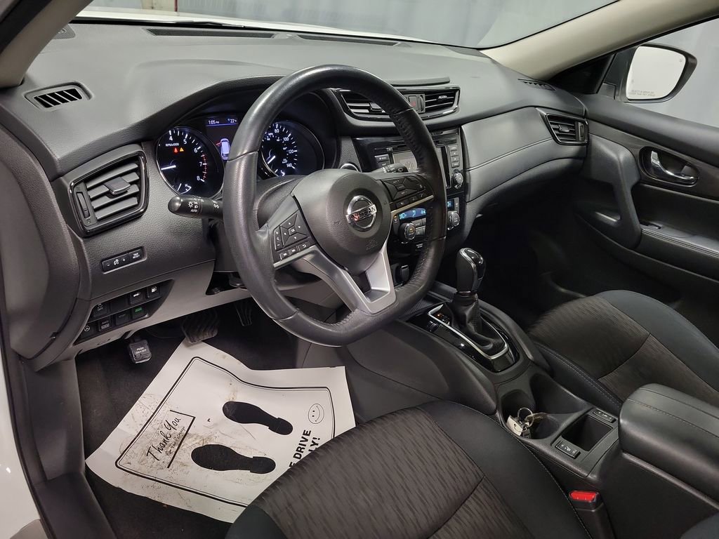 Used 2018 Nissan Rogue SV w/ Premium Package image 14
