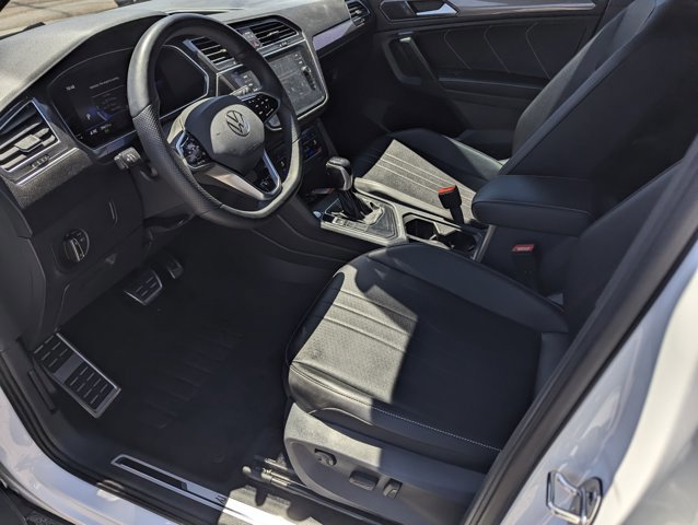 Used 2022 Volkswagen Tiguan SE R-Line FWD image 9