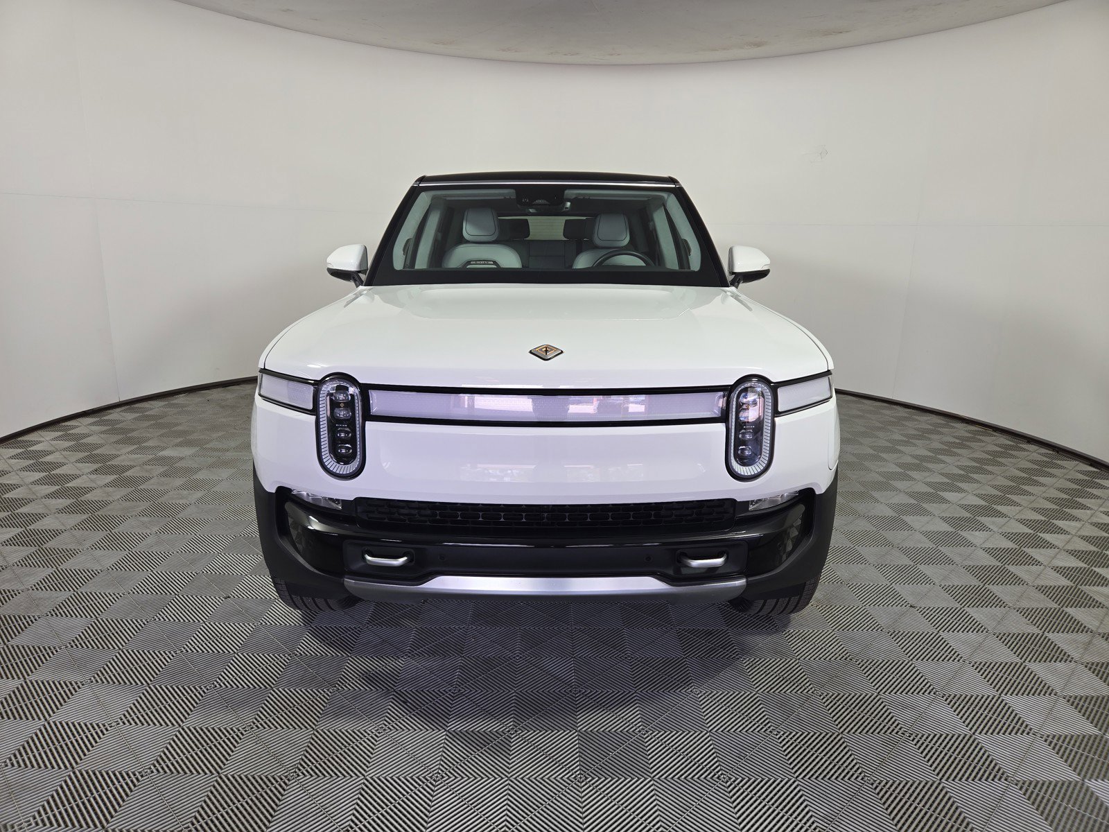 Used 2024 Rivian R1S Adventure AWD/4WD image 8
