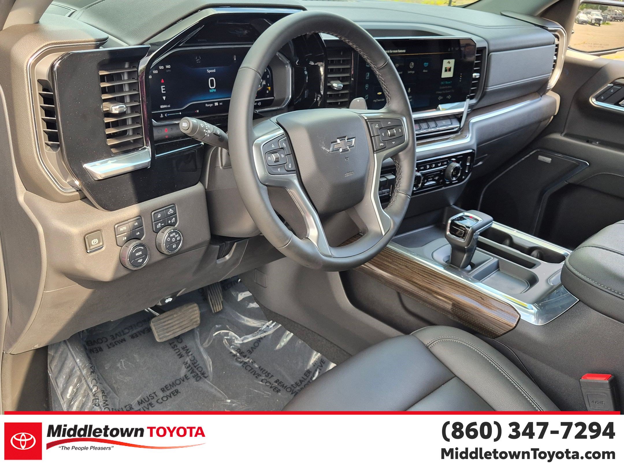 Used 2025 Chevrolet Silverado 1500 LT Trail Boss w/ LT Trail Boss Premium Package AWD/4WD image 16