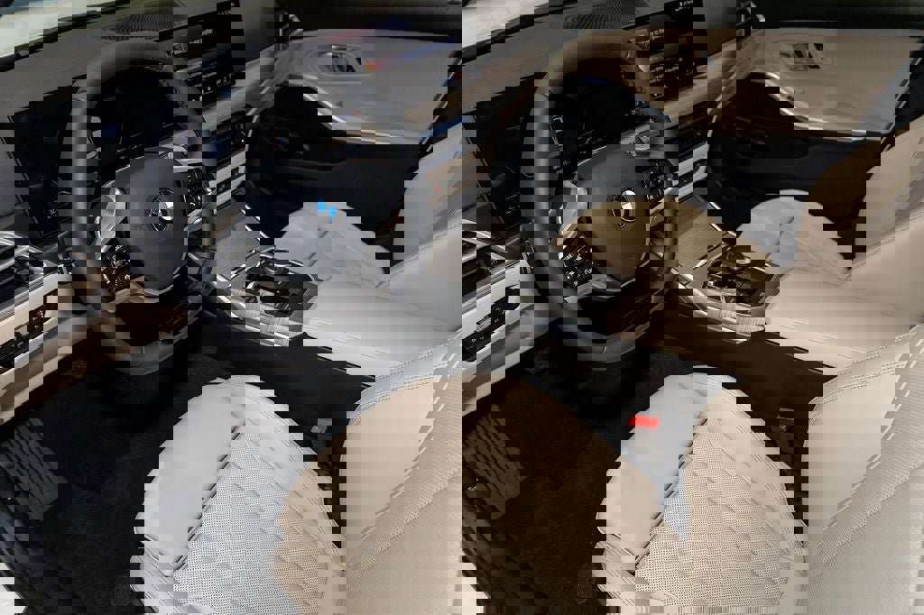 Used 2026 BMW 330i xDrive Sedan w/ Convenience Package image 15