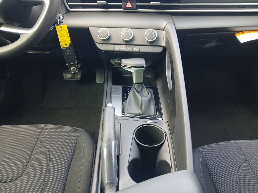 New 2026 Hyundai Elantra SE FWD image 11