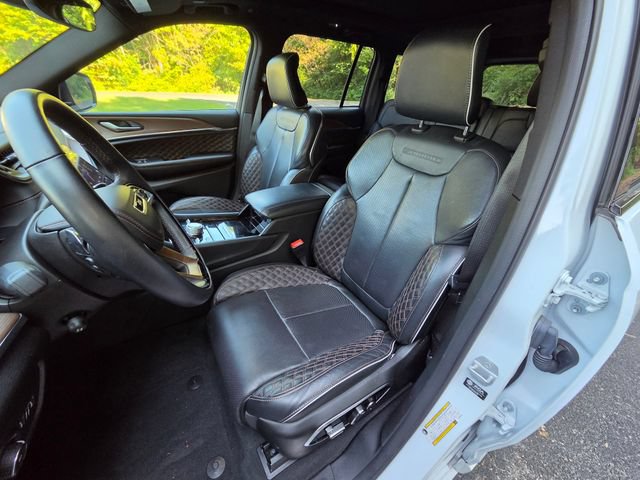 Used 2025 Jeep Grand Cherokee Summit w/ Obsidian Package AWD/4WD image 15