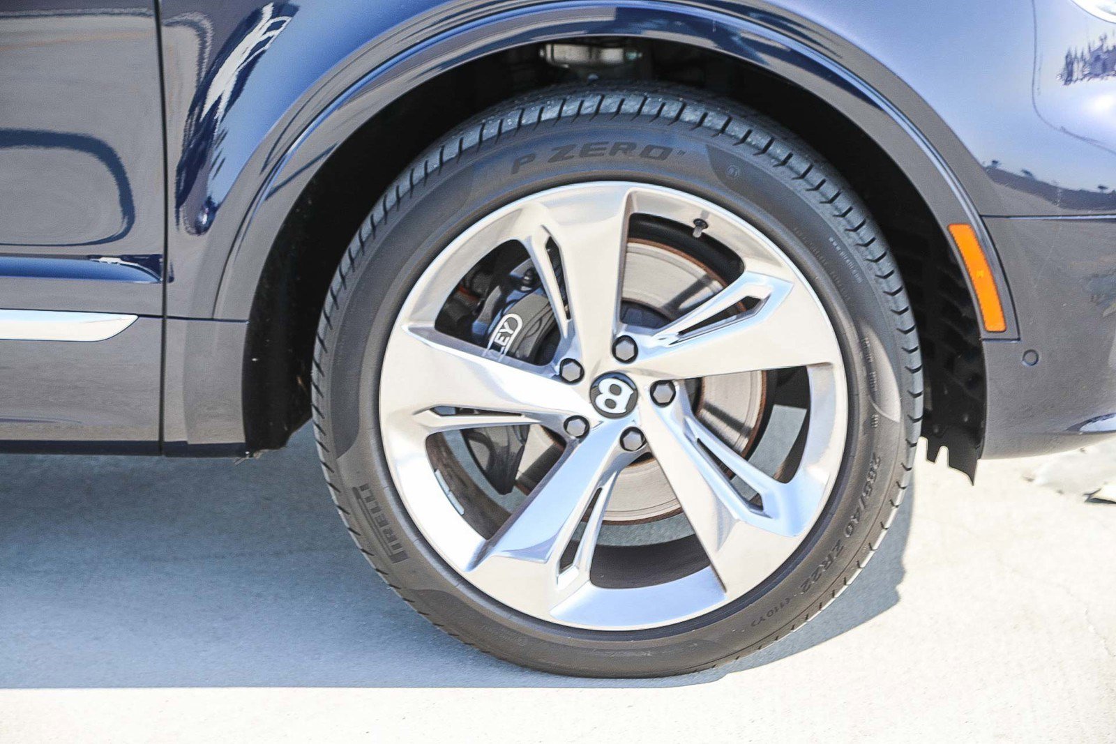 Used 2023 Bentley Bentayga Extended Wheelbase image 10