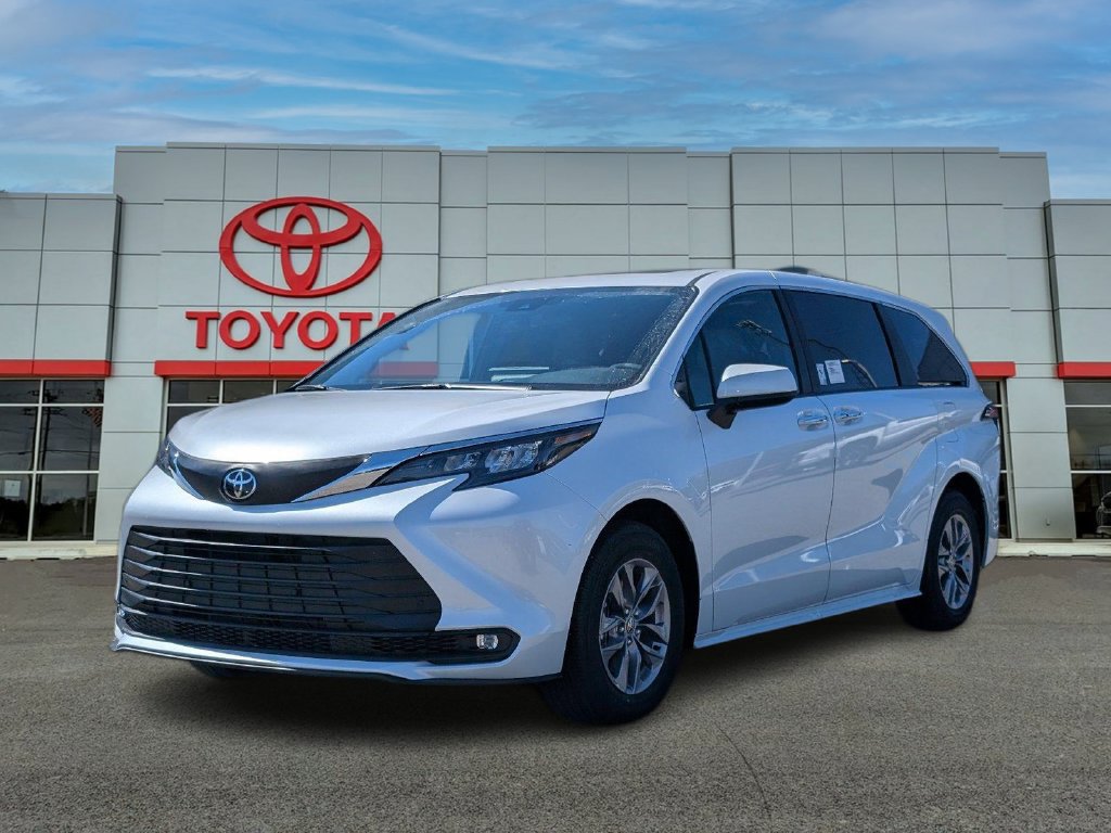 New 2026 Toyota Sienna XLE FWD image 1