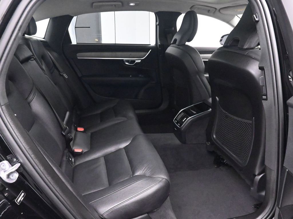 Used 2023 Volvo S90 B6 Plus image 17