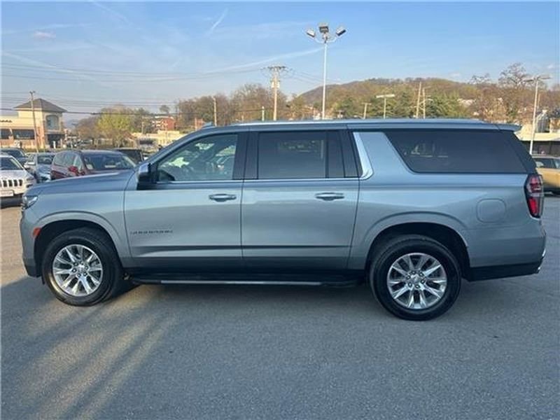 Used 2024 Chevrolet Suburban Premier AWD/4WD image 5