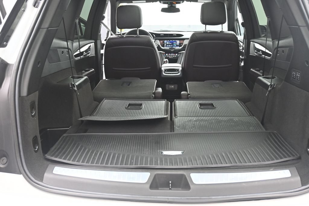 Certified 2024 Cadillac XT6 Premium Luxury AWD/4WD image 16