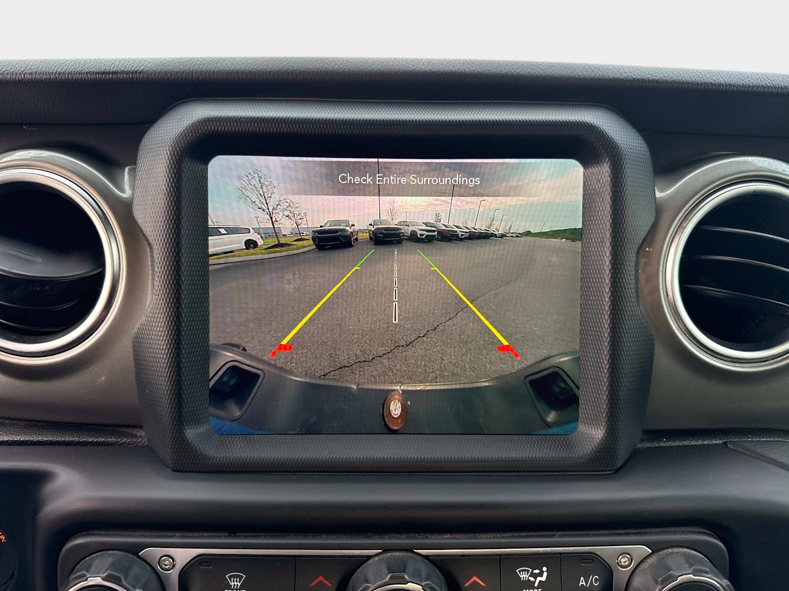 Used 2022 Jeep Gladiator Overland image 25