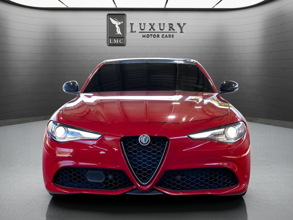 Used 2022 Alfa Romeo Giulia Veloce RWD image 3
