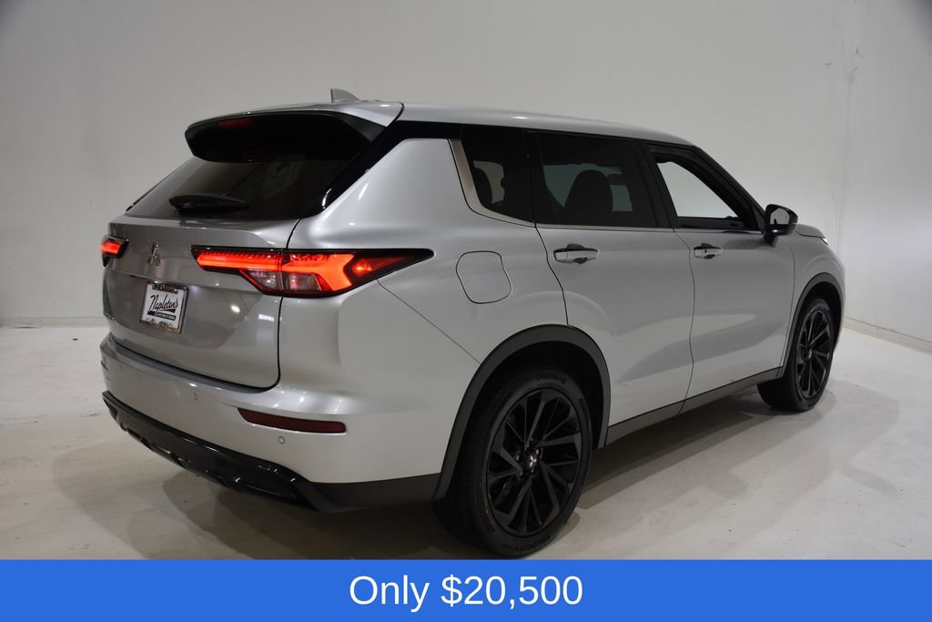 Used 2022 Mitsubishi Outlander SE image 4