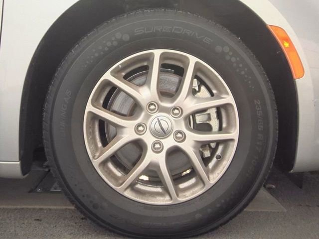 Used 2023 Chrysler Pacifica Touring-L FWD image 14