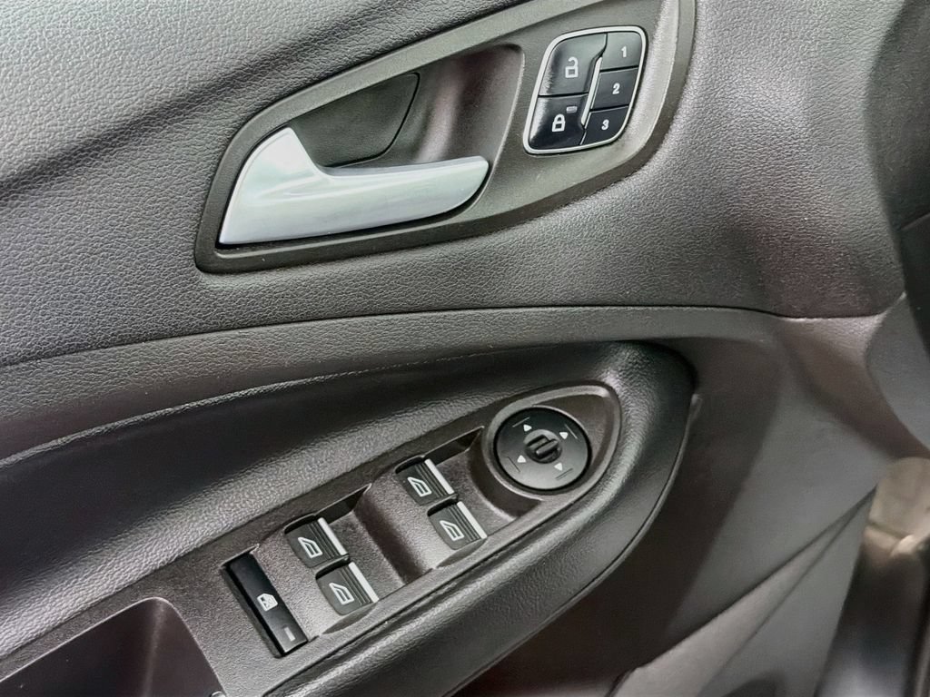 Used 2019 Ford Escape Titanium AWD/4WD image 18