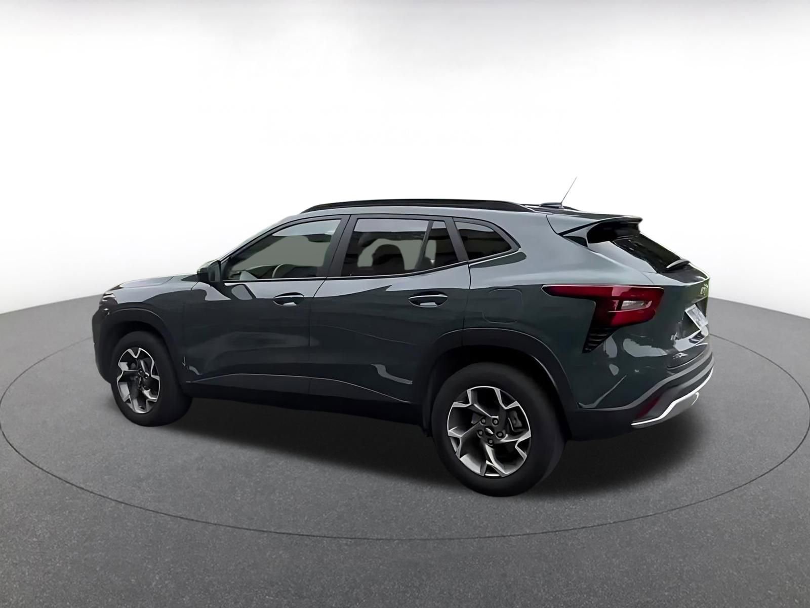 Used 2025 Chevrolet Trax LT w/ LT Convenience Package FWD image 10