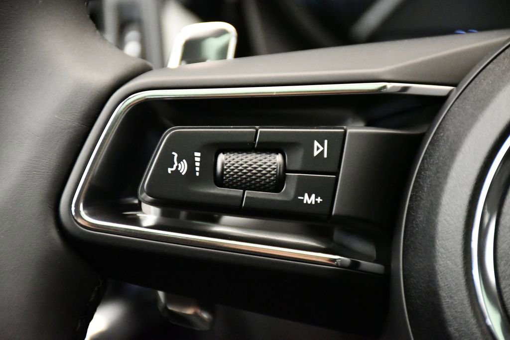 Used 2025 Porsche Macan image 27