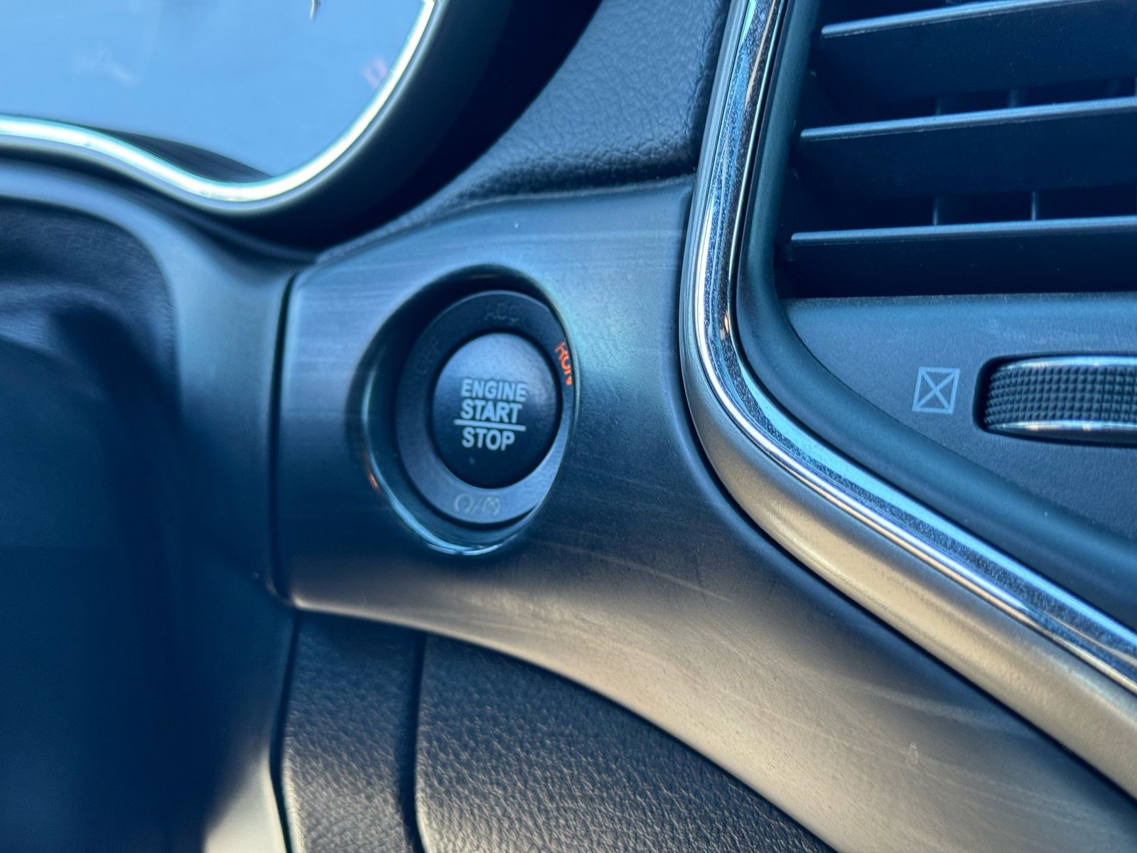 Used 2021 Jeep Grand Cherokee Laredo image 30