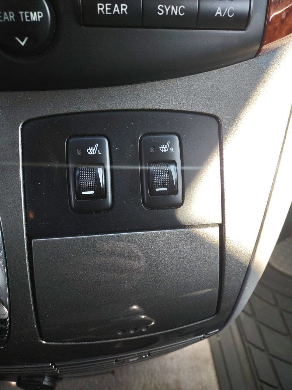 Used 2008 Toyota Sienna XLE image 12