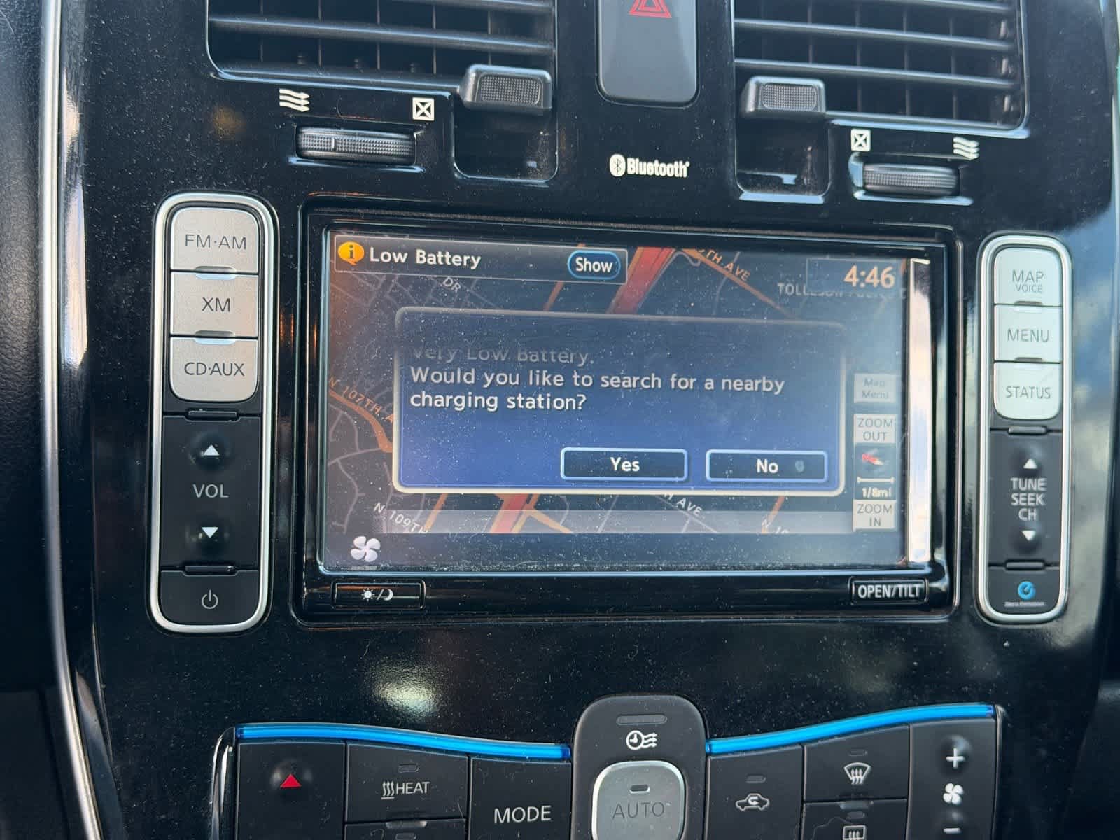 Used 2015 Nissan Leaf SL FWD image 19