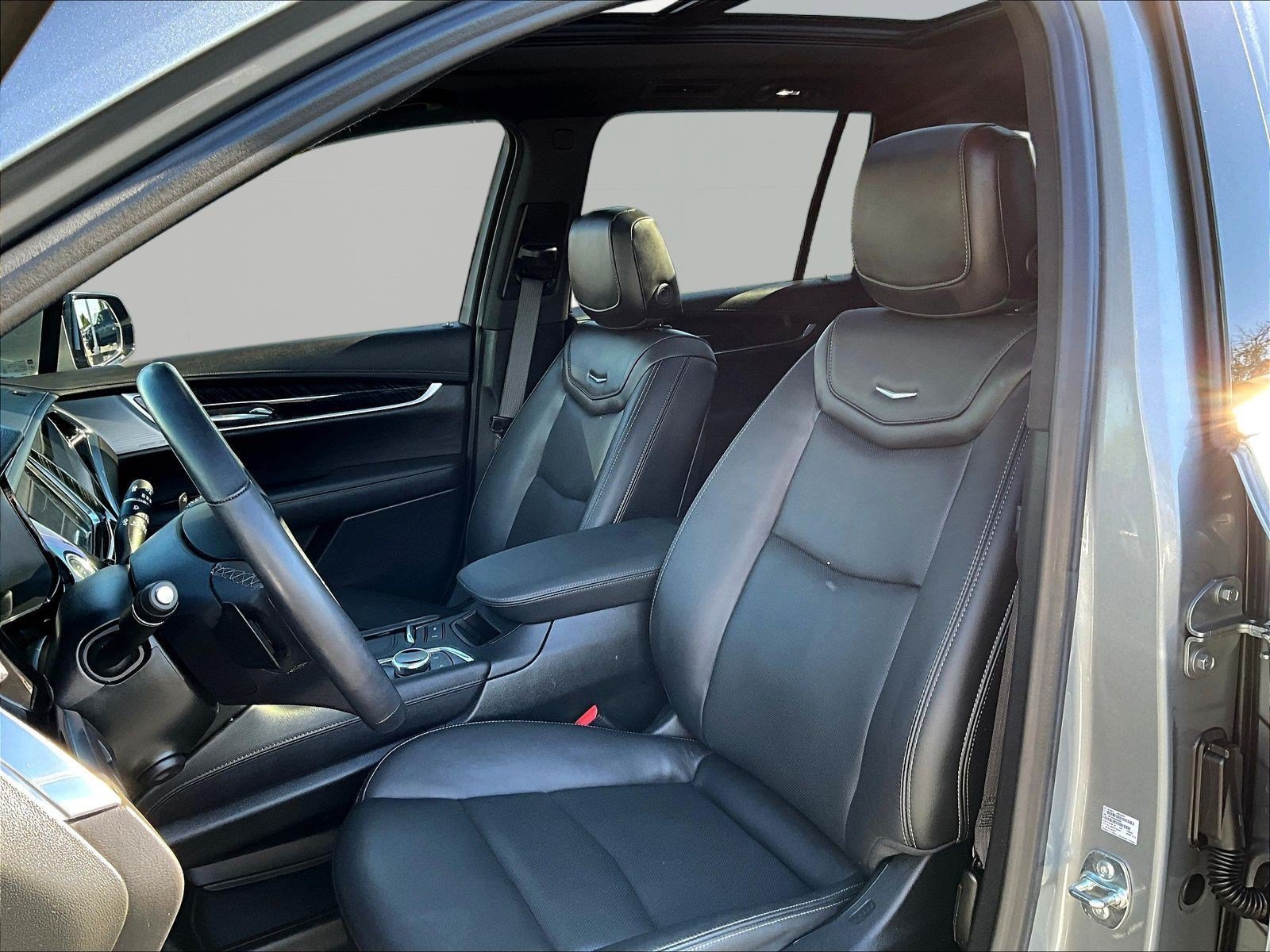 Used 2025 Cadillac XT6 Premium Luxury w/ LPO, Floor Liner Package AWD/4WD image 20