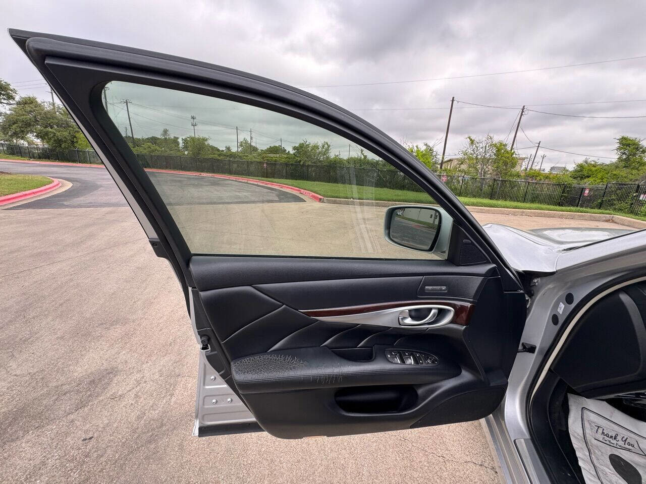 Used 2011 INFINITI M37 w/ Premium Pkg RWD image 26