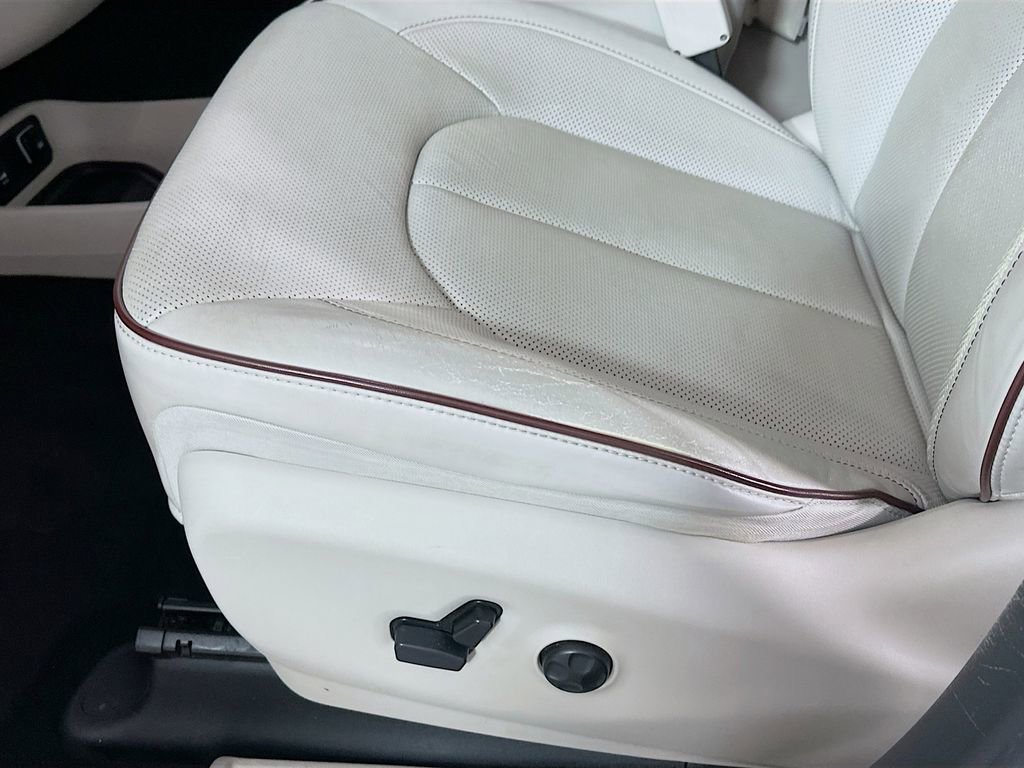 Used 2017 Chrysler Pacifica Limited w/ UConnect Theater Package FWD image 9