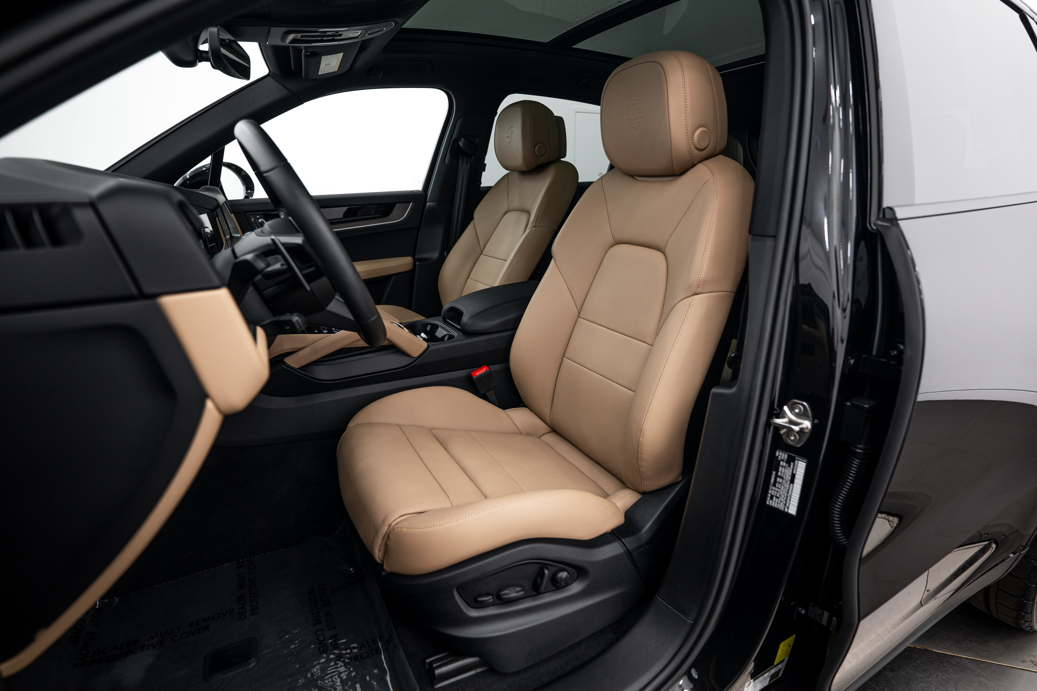 Certified 2026 Porsche Cayenne AWD/4WD image 5