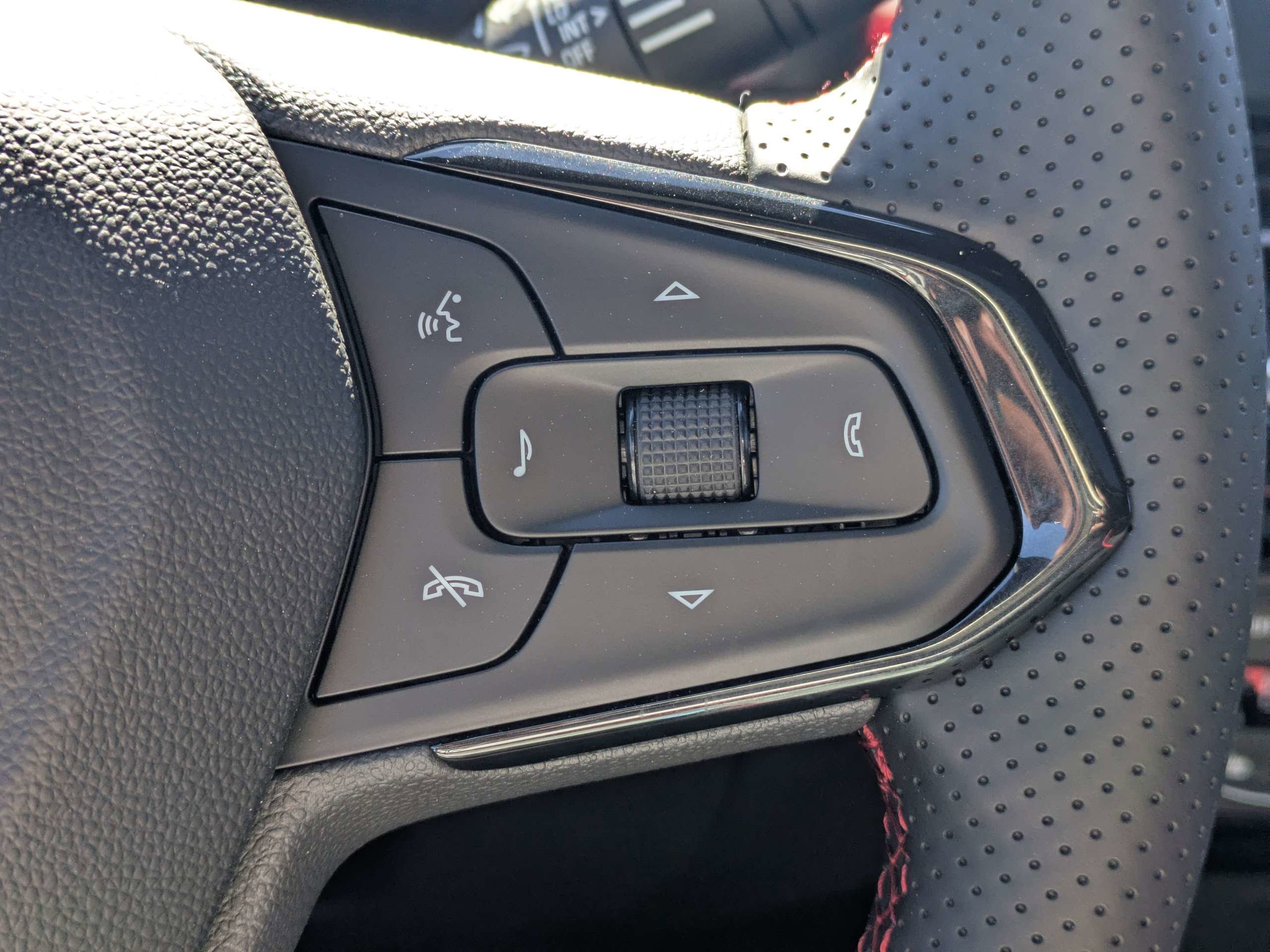 New 2026 Chevrolet Trax RS w/ Sunroof Package image 27