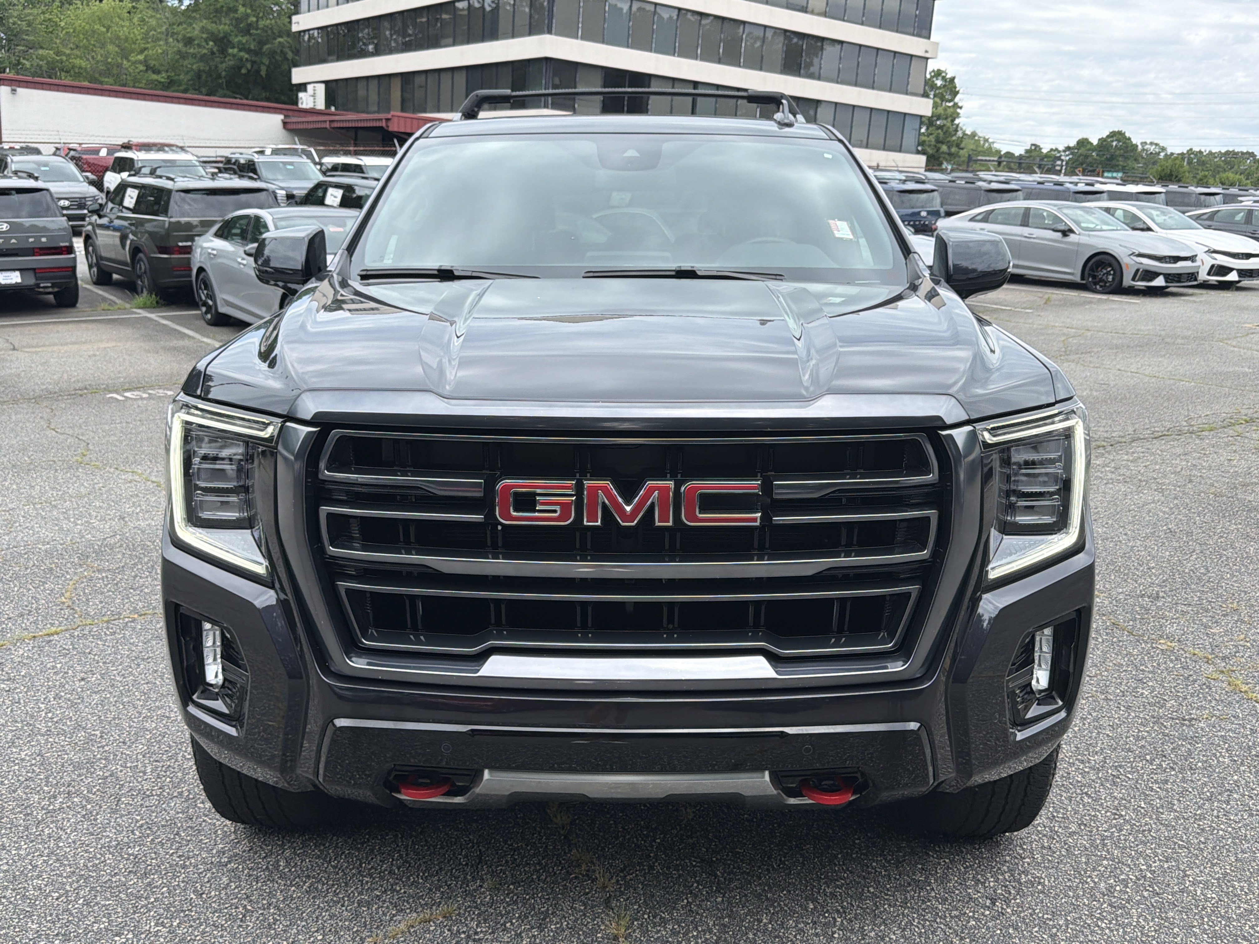 Used 2024 GMC Yukon AT4 AWD/4WD image 2