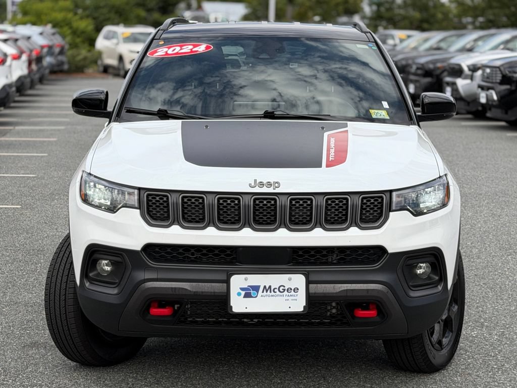 Used 2024 Jeep Compass Trailhawk AWD/4WD image 2
