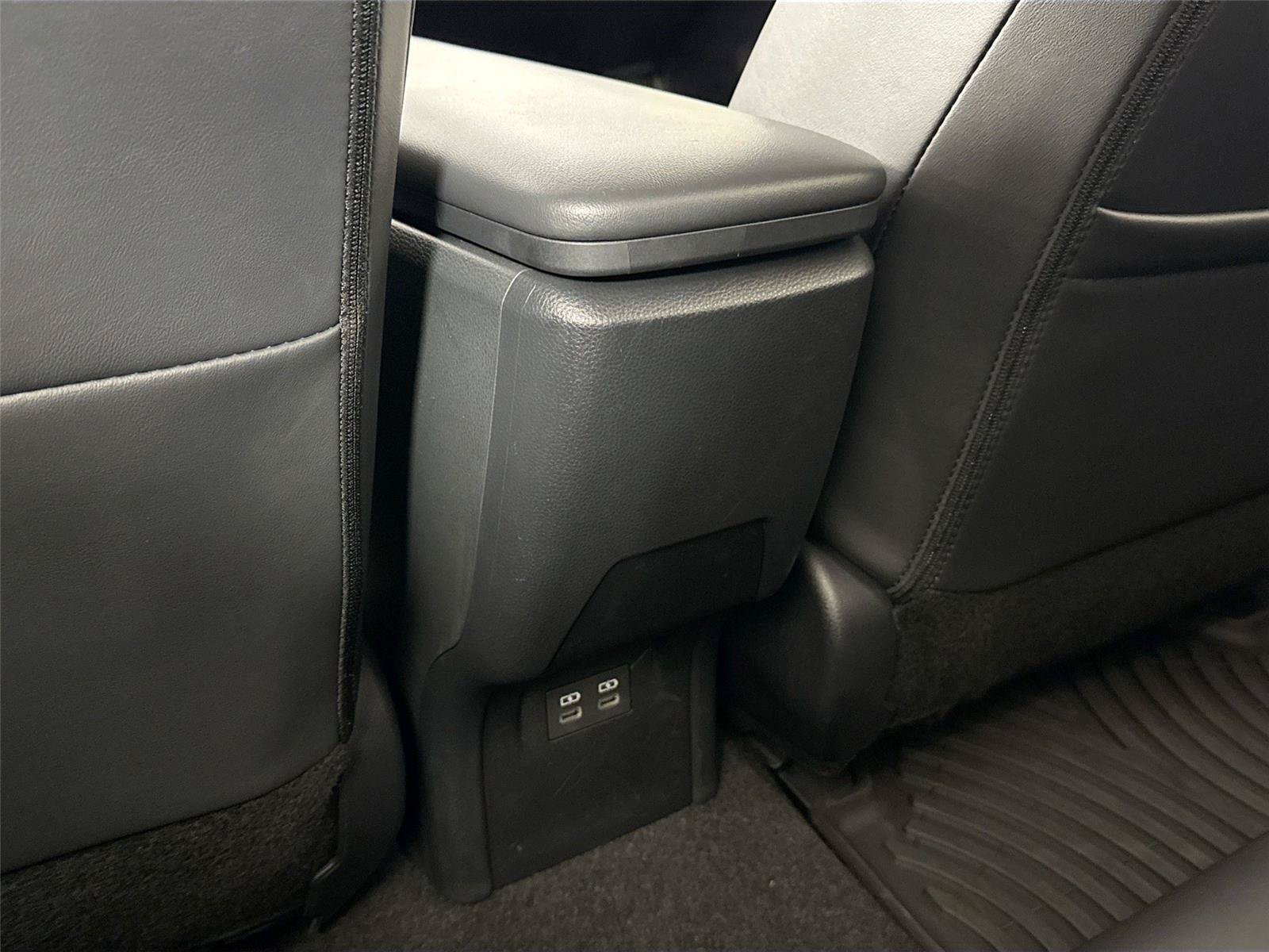 Certified 2025 Toyota Prius XLE FWD image 35