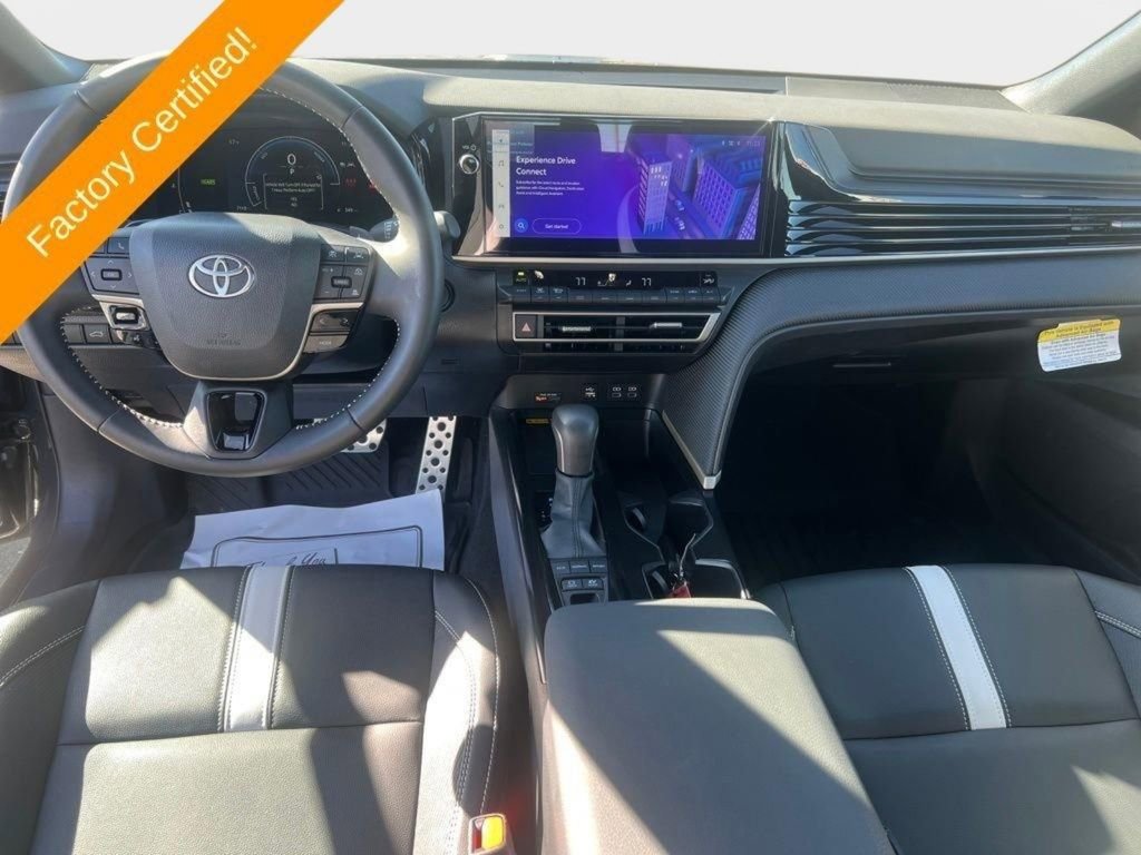 Used 2025 Toyota Camry SE image 13