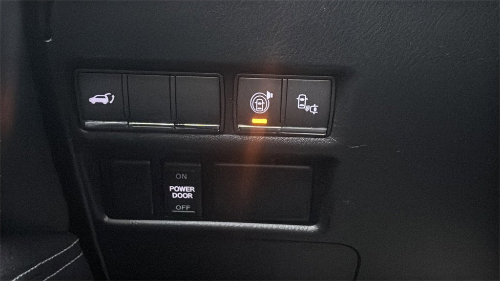 Used 2016 INFINITI QX80 4WD w/ Deluxe Technology Package image 19