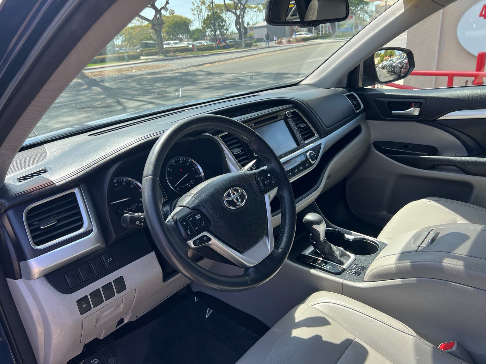 Used 2015 Toyota Highlander XLE FWD image 15